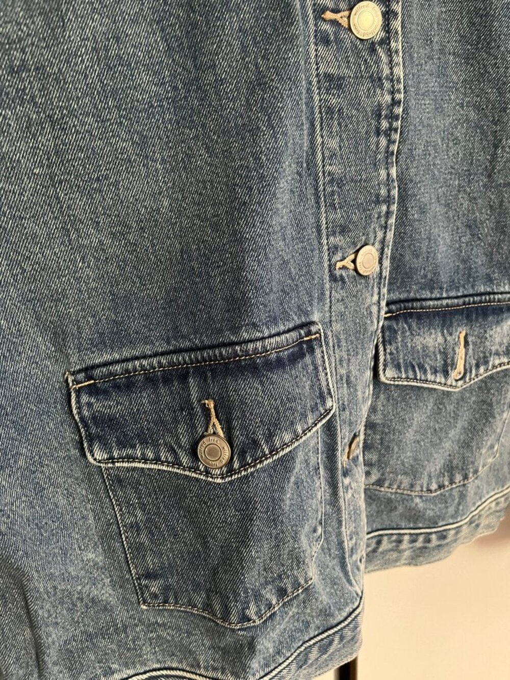 Cropped Aritzia denim jacket with corduroy collar size L - Picture 4 of 9